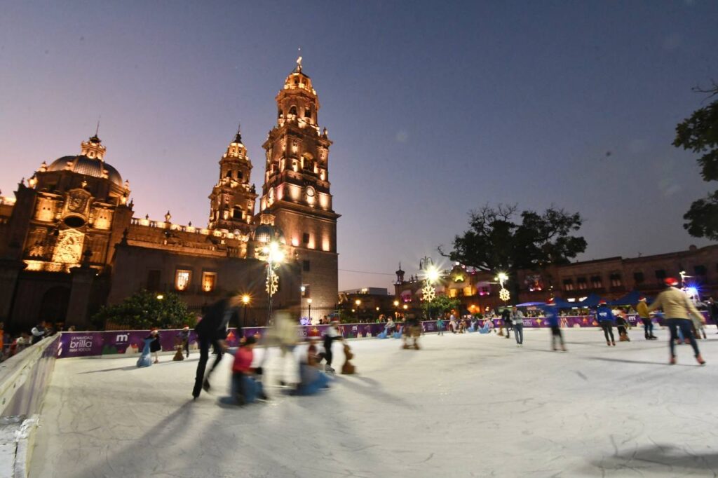 Inaugura Poncho Pista De Hielo Navideña En Pleno Centro Histórico De ...